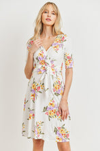 Cargar imagen en el visor de la galería, Hello Miz Floral Surplice Tie Waist Maternity Dress - Ivory