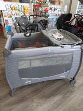 Afbeelding in Gallery-weergave laden, Infanti Cielo playard - Light Grey Dots
