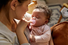 Carregar imagem no visualizador da galeria, Chupeta Avent 2pk Heart Soothie (0-6M)