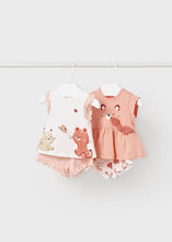Carregar imagem no visualizador da galeria, Conjunto de tops e shorts para bebê menina damasco Mayoral 4 peças
