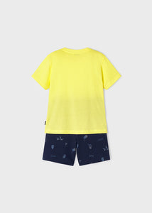 Conjunto de camisetas velejadoras brancas para meninos 2 peças Mayoral e bermudas amarelas