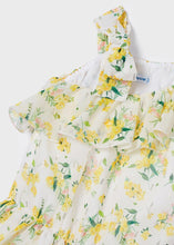 Carregar imagem no visualizador da galeria, Macacão de chiffon feminino Mayoral Kid branco com flores amarelas
