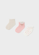 Cargar imagen en el visor de la galería, Mayoral 3 pairs Baby Girl Pastel Sock Set
