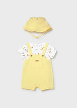 Cargar imagen en el visor de la galería, Mayoral 3pc Baby Boy White Safari Tee, Yellow Overall and Bucket Hat Set
