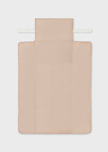 Carregar imagem no visualizador da galeria, Bolsa de mão com fralda creme 2 peças de couro sintético Mayoral
