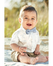 Afbeelding in Gallery-weergave laden, Carter&#39;s 3pc Baby Boy Ivory Blue Print Shirt Bodysuit, Khaki Chino Short and Chambray Bowtie Set
