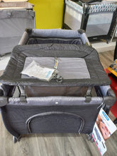 Afbeelding in Gallery-weergave laden, Infanti Cielo playard - Dark Grey Pattern
