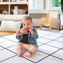 Cargar imagen en el visor de la galería, Ingenuity Cool Bite Water Teether - Daisy

