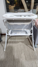 Load image into Gallery viewer, Premium Baby Collapsable Bathtub with stand and Chaging Pad
