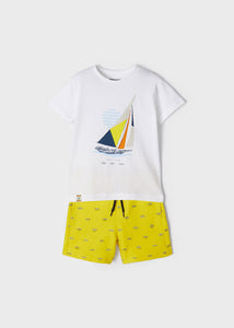 Conjunto de camisetas velejadoras brancas para meninos 2 peças Mayoral e bermudas amarelas
