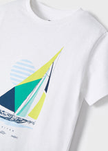 Carregar imagem no visualizador da galeria, Conjunto de camiseta branca para veleiro e bermuda azul marinho 2 peças Mayoral infantil
