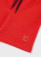 Carregar imagem no visualizador da galeria, Conjunto de shorts Mayoral 3 peças para meninos infantis branco lado da praia, camiseta azul marinho e bermuda vermelha
