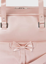 Afbeelding in Gallery-weergave laden, Mayoral 3pc Leatherette Metallic Pink Diaper Handbag + Changing pad + Pajama Bag
