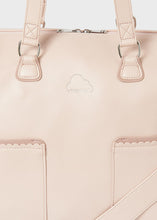 Carregar imagem no visualizador da galeria, Bolsa de fraldas Mayoral 3 peças em couro sintético rosa claro
