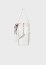 Carregar imagem no visualizador da galeria, Bolsa de mão para fraldas Mayoral 2 peças branca natural elegante
