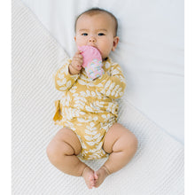 Load image into Gallery viewer, Itzy Ritzy - Itzy Mitt Teething Mittens - Light Pink Unicorn
