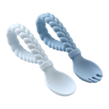 Carregar imagem no visualizador da galeria, Itzy Ritzy - Sweetie Spoons™ - conjunto de garfo + colher de silicone para bebês - azul

